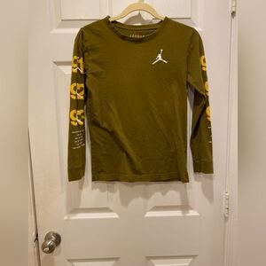 Nike Jordan long sleeve shirt,  Boys sz L. Mustard green.